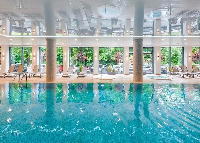 A215 - Parking Bawialnia Basen Fitnes W Cenie - Nadmorskie Tarasy - Kołobrzeg