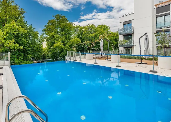 A215 - Parking Bawialnia Basen Fitnes W Cenie - Nadmorskie Tarasy - *