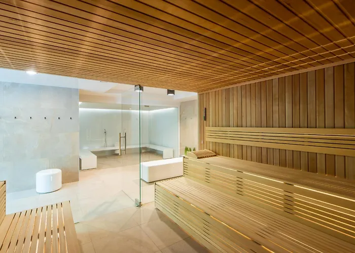 A215 - Parking Bawialnia Basen Fitnes W Cenie - Nadmorskie Tarasy - Kołobrzeg