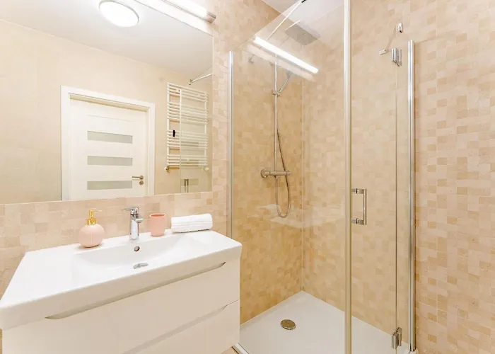 A215 - Parking Bawialnia Basen Fitnes W Cenie - Nadmorskie Tarasy -